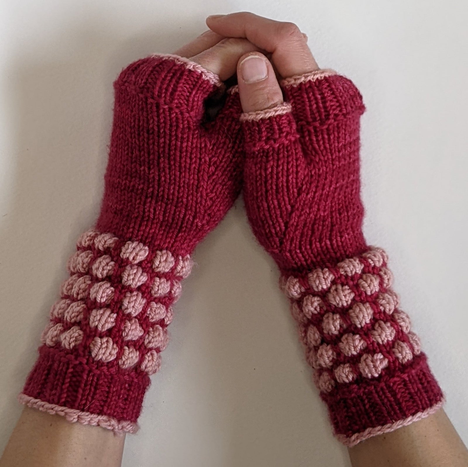 Slingo Wristwarmers DK weight pattern